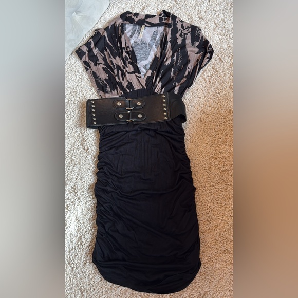Dresses & Skirts - New no tag midi dress belt taupe black short sleeve medium ruching stretchy